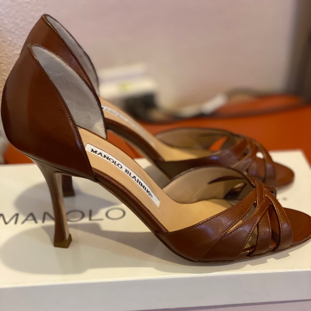 *Authentic*  Manolo Blahnik Brown Heels